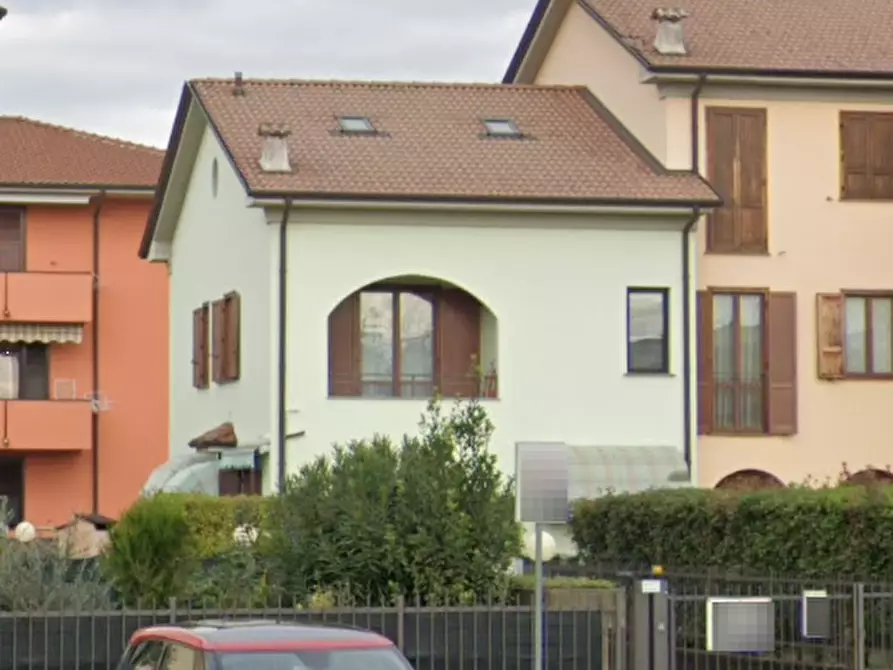 Immagine 3 di Appartamento in vendita  in Via Giuseppe Parini a Bonate Sotto