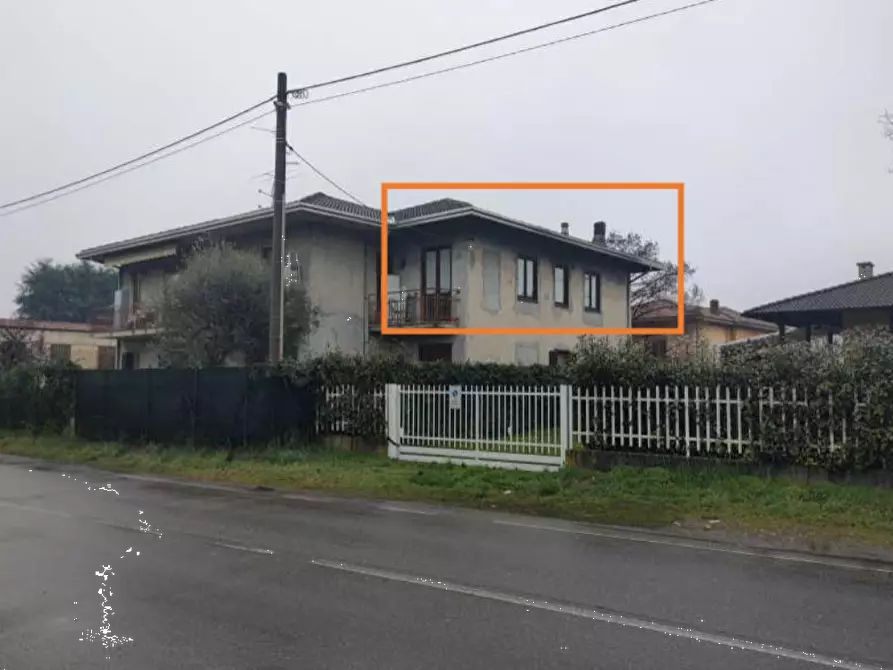 Immagine 1 di Appartamento in vendita  in Via Ugo Foscolo a Cassano Magnago