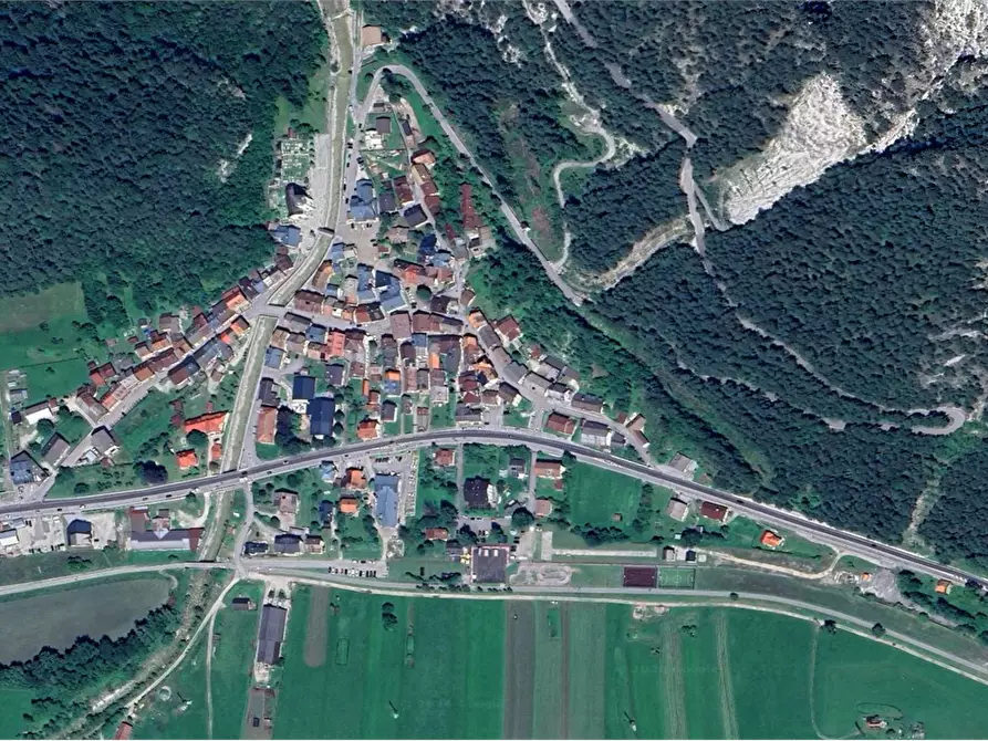 Immagine 3 di Casa indipendente in vendita  in Via delle Miniere a Malborghetto-Valbruna