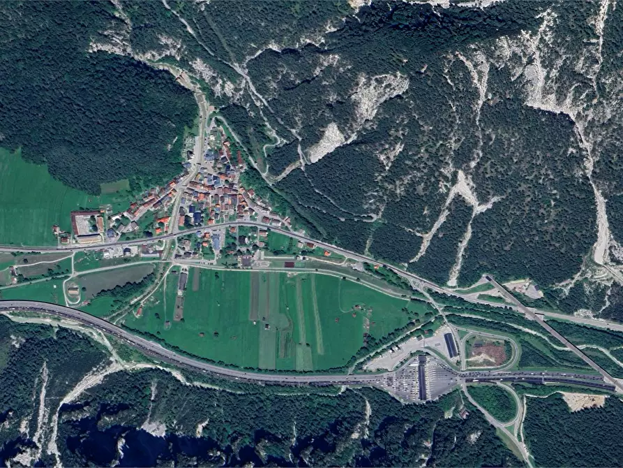 Immagine 4 di Casa indipendente in vendita  in Via delle Miniere a Malborghetto-Valbruna