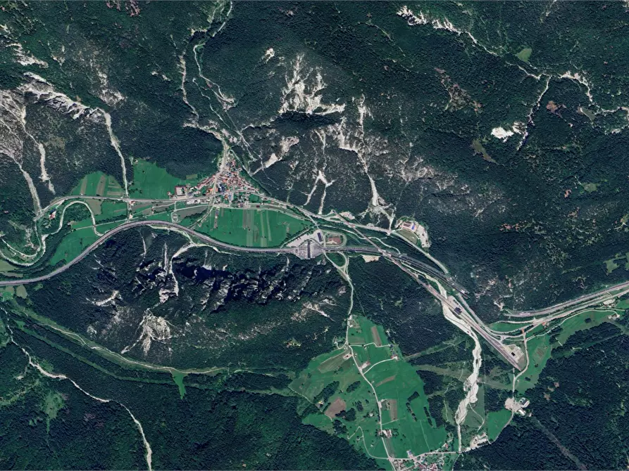 Immagine 5 di Casa indipendente in vendita  in Via delle Miniere a Malborghetto-Valbruna