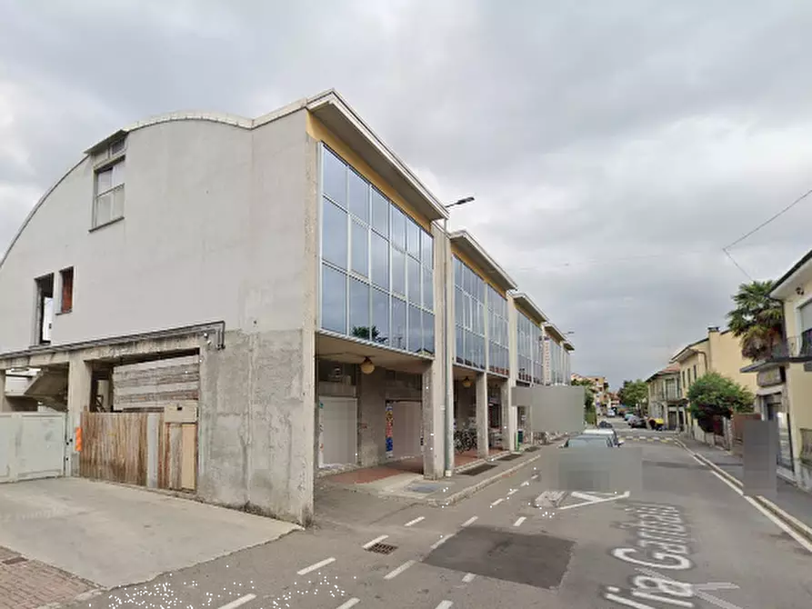 Immagine 1 di Negozio in vendita  in Via Garibaldi  a Canegrate