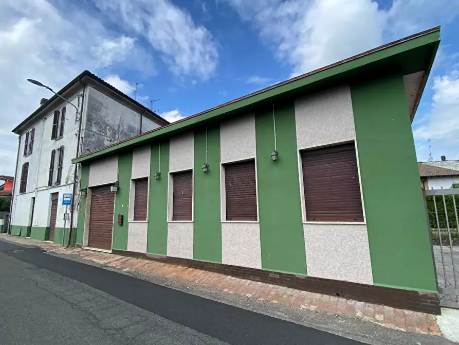 Immagine 2 di Negozio in vendita  in Via Liguria  a Voghera