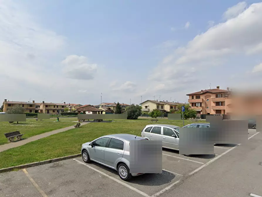 Immagine 11 di Appartamento in vendita  in Largo Fontanili  a Caselle Lurani