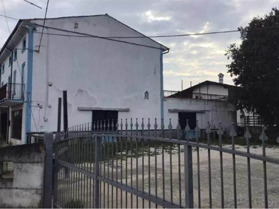 Immagine 4 di Negozio in vendita  in Località Madonnina di Prabiano a Villafranca Di Verona