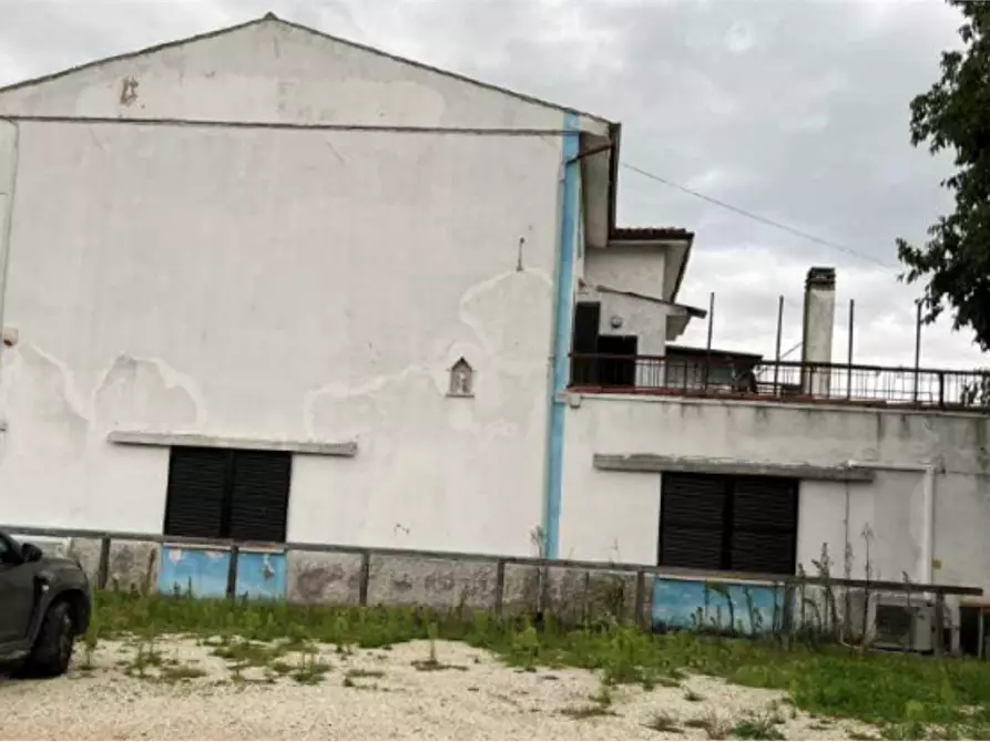 Immagine 5 di Negozio in vendita  in Località Madonnina di Prabiano a Villafranca Di Verona