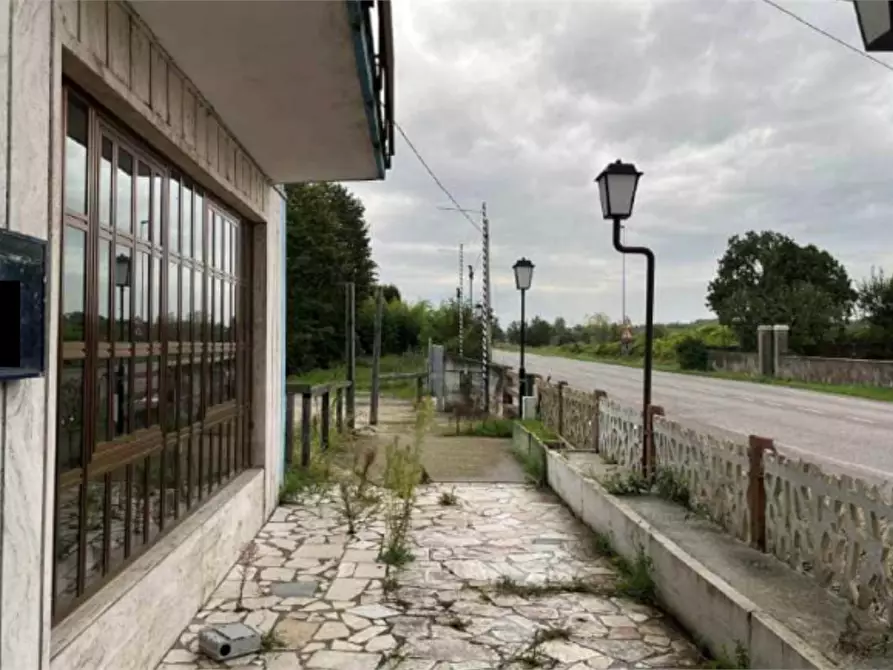 Immagine 12 di Negozio in vendita  in Località Madonnina di Prabiano a Villafranca Di Verona
