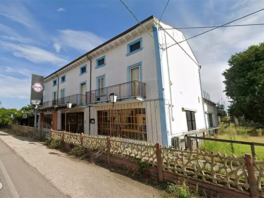 Immagine 19 di Negozio in vendita  in Località Madonnina di Prabiano a Villafranca Di Verona