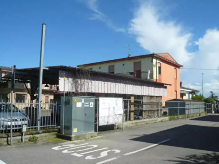 Immagine 3 di Stabile in vendita  in Piazza Ada Negri a Borgo San Giovanni