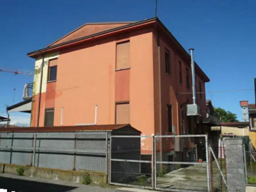 Immagine 4 di Stabile in vendita  in Piazza Ada Negri a Borgo San Giovanni