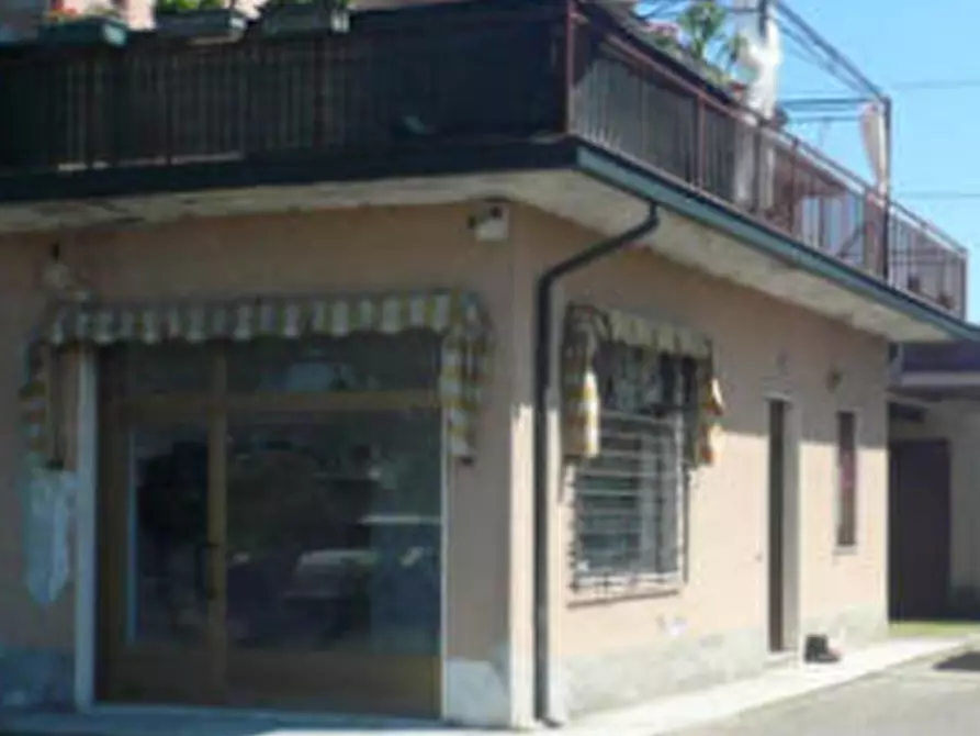 Immagine 10 di Stabile in vendita  in Piazza Ada Negri a Borgo San Giovanni