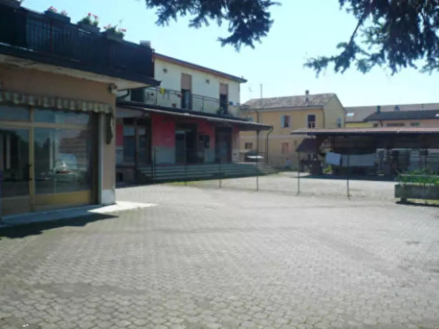 Immagine 11 di Stabile in vendita  in Piazza Ada Negri a Borgo San Giovanni