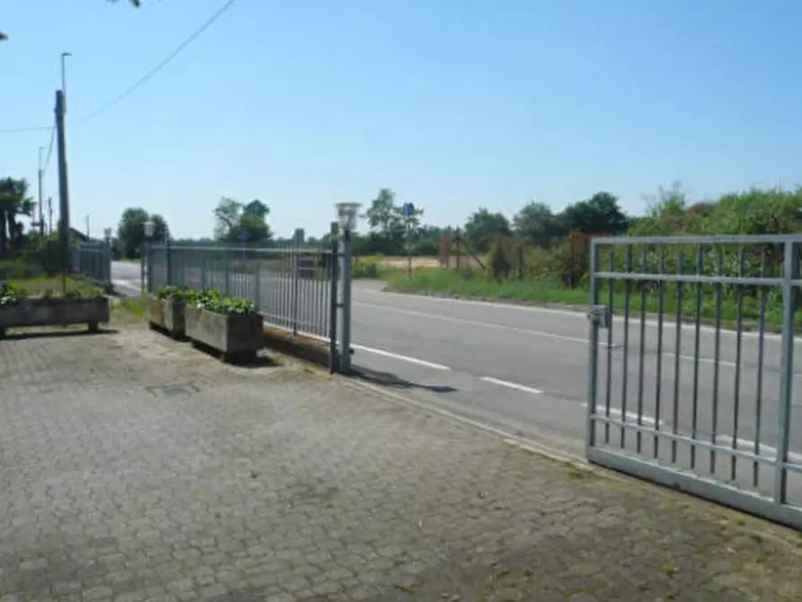 Immagine 12 di Stabile in vendita  in Piazza Ada Negri a Borgo San Giovanni