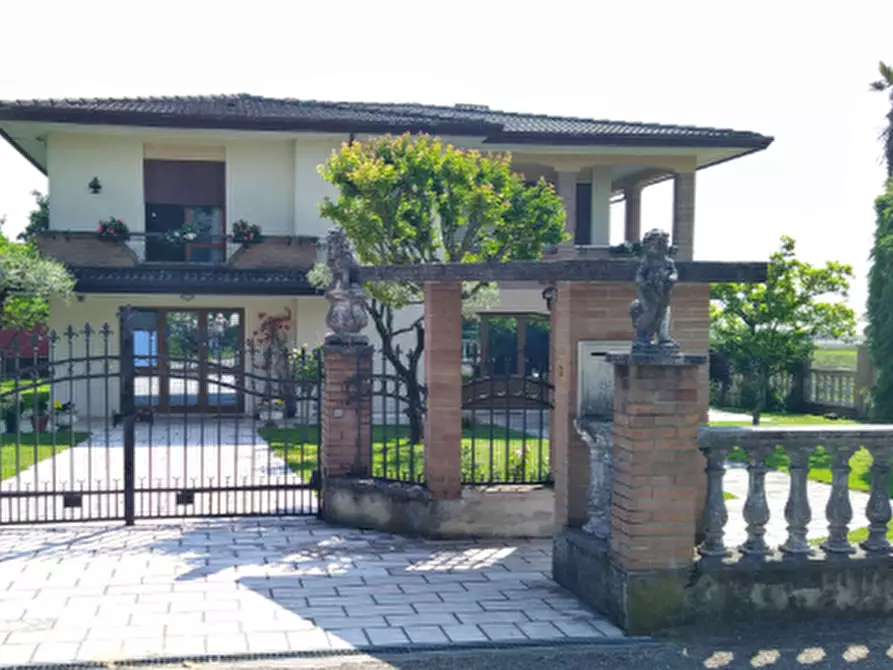 Immagine 2 di Villa in vendita  in Via Corte a San Zenone Degli Ezzelini