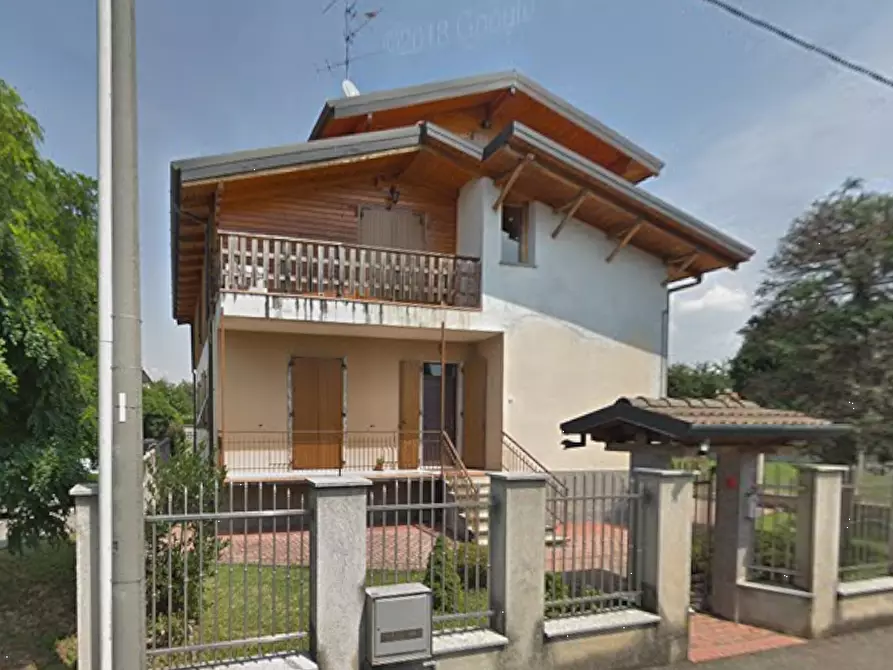 Immagine 1 di Appartamento in vendita  in Via Vincenzo Bellini a Turate