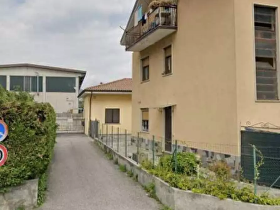 Immagine 3 di Laboratorio in vendita  in Via Lambro a Castelmarte