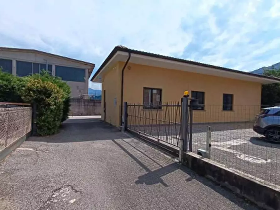 Immagine 4 di Laboratorio in vendita  in Via Lambro a Castelmarte