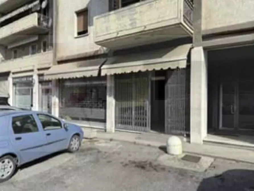 Immagine 1 di Negozio in vendita  in Via Martiri della Libertà a Nogara