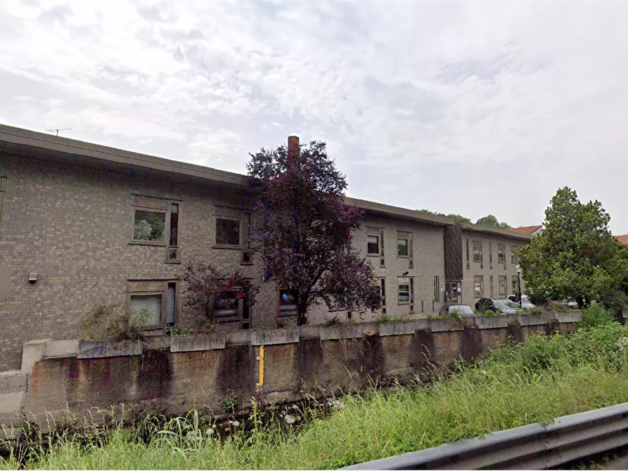 Immagine 10 di Ufficio in vendita  in Via Peschiera a Varese