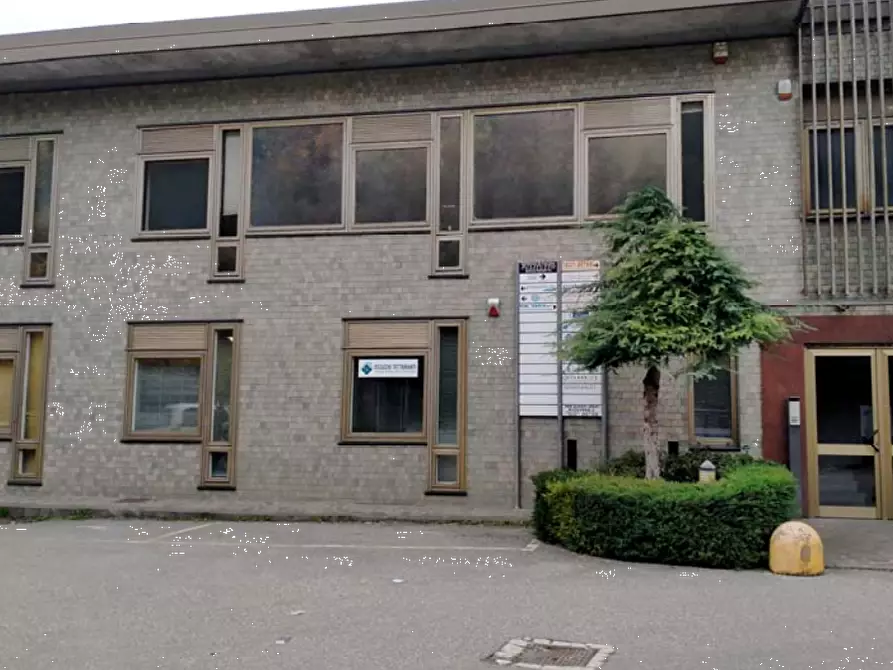Immagine 3 di Ufficio in vendita  in Via Peschiera a Varese