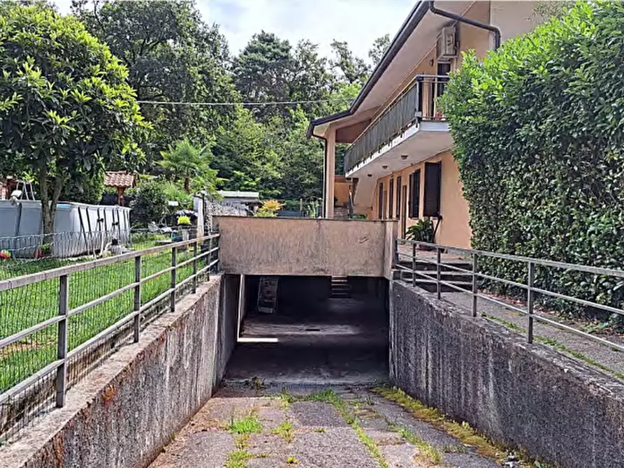 Immagine 7 di Appartamento in vendita  in Via Kennedy a Venegono Superiore