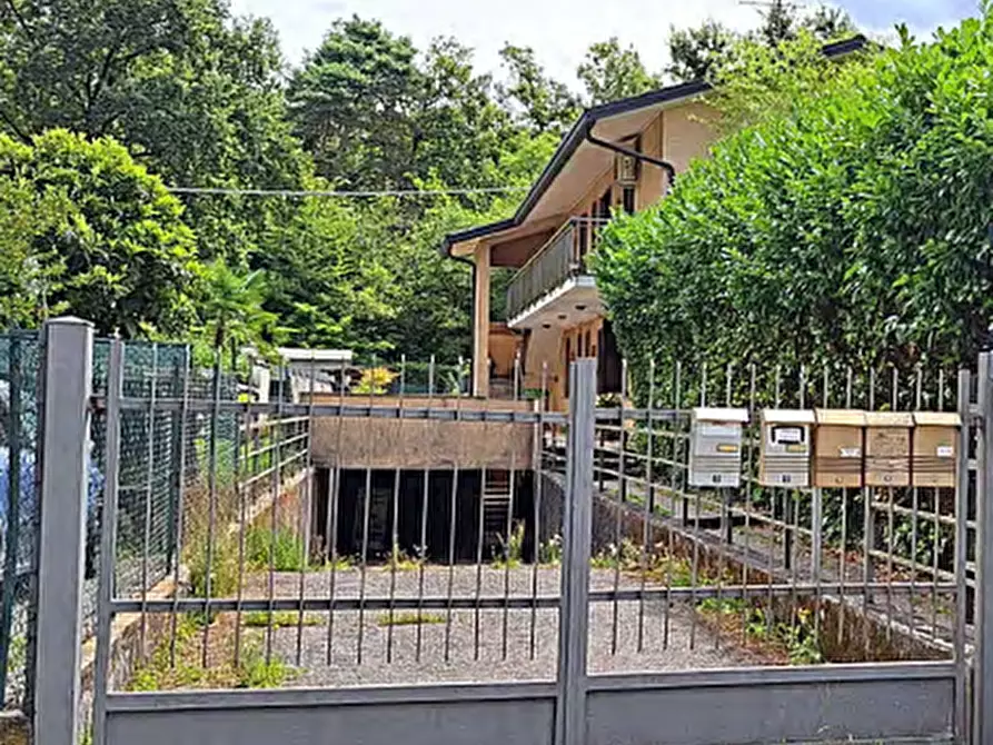 Immagine 8 di Appartamento in vendita  in Via Kennedy a Venegono Superiore