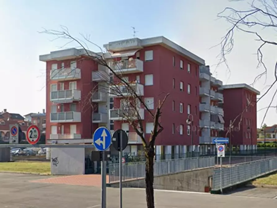 Immagine 11 di Garage in vendita  in Via Piero Gobetti a Garbagnate Milanese