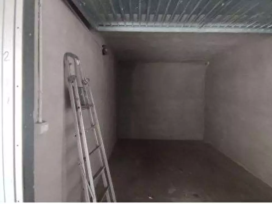 Immagine 1 di Garage in vendita  in Via Piero Gobetti a Garbagnate Milanese