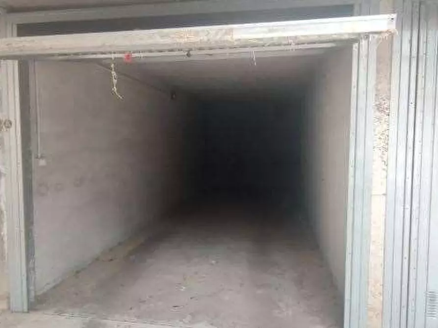 Immagine 1 di Garage in vendita  in Via Piero Gobetti a Garbagnate Milanese