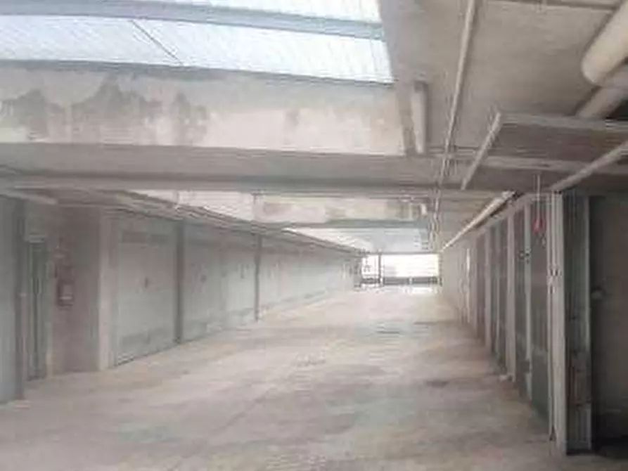 Immagine 4 di Garage in vendita  in Via Piero Gobetti a Garbagnate Milanese