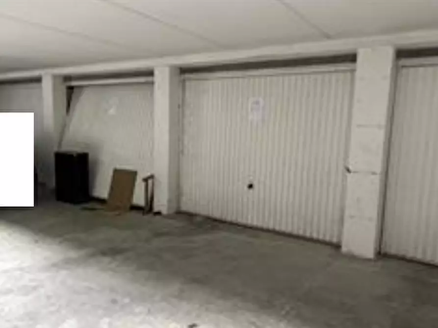 Immagine 1 di Garage in vendita  in Via Roma a Rottofreno