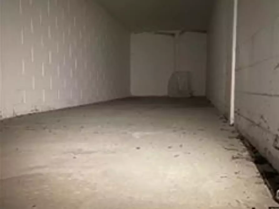 Immagine 2 di Garage in vendita  in Via Roma a Rottofreno