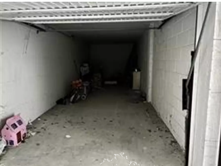 Immagine 1 di Garage in vendita  in Via Roma a Rottofreno