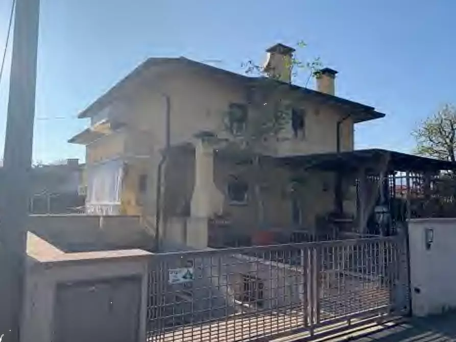 Immagine 1 di Casa indipendente in vendita  in Via Cremona a Rosà