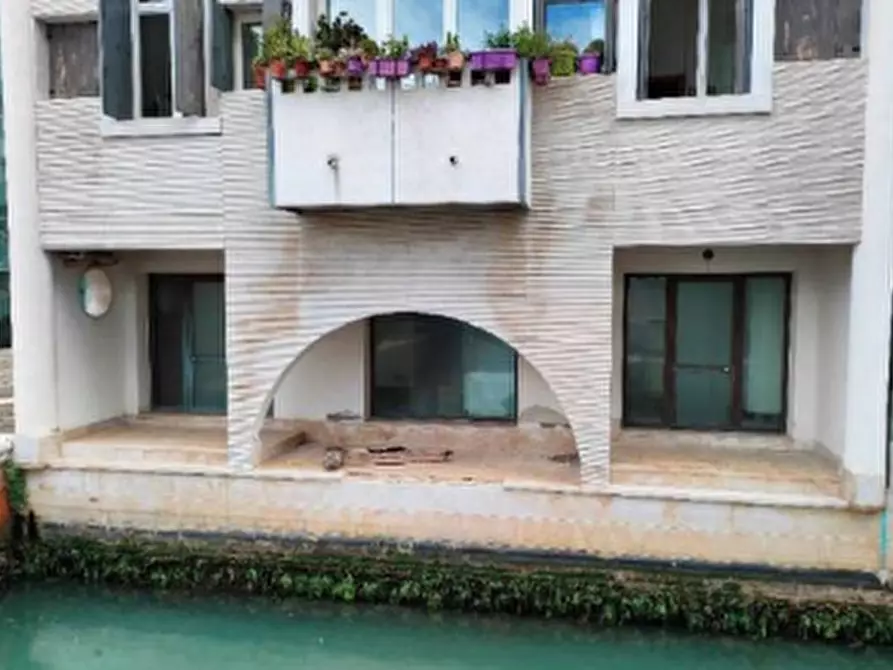 Immagine 6 di Appartamento in vendita  in Isola Giudecca a Venezia