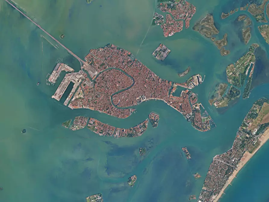 Immagine 10 di Appartamento in vendita  in Isola Giudecca a Venezia