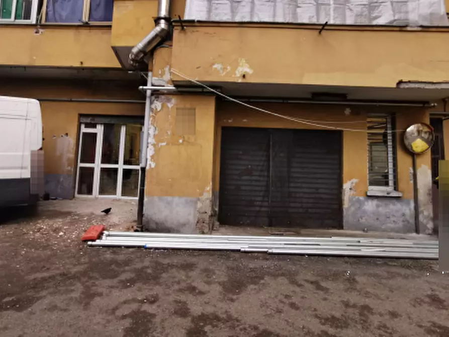 Immagine 9 di Negozio in vendita  in Via Stellone a Torino