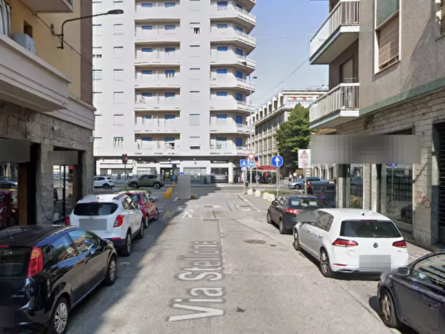 Immagine 11 di Negozio in vendita  in Via Stellone a Torino