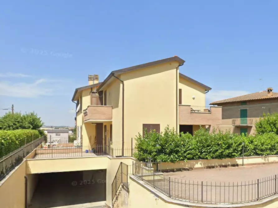 Immagine 3 di Appartamento in vendita  in Viale II Agosto a Castiglione Del Lago