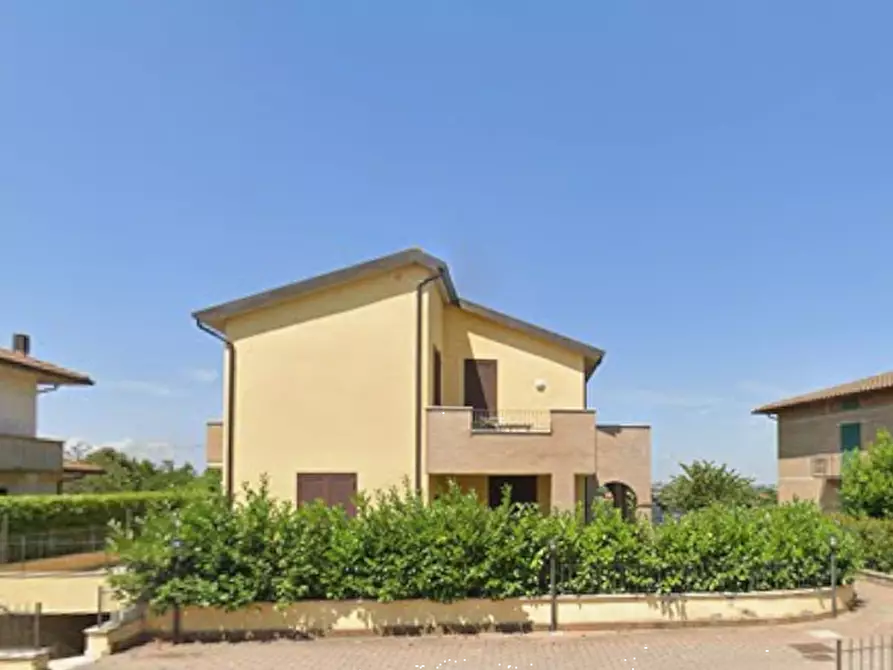 Immagine 4 di Appartamento in vendita  in Viale II Agosto a Castiglione Del Lago