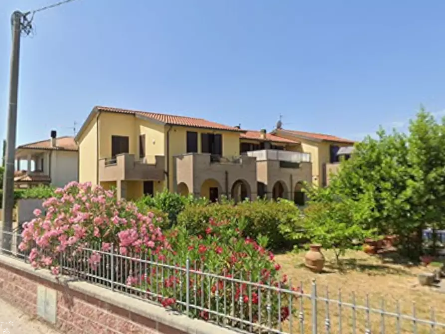 Immagine 7 di Appartamento in vendita  in Viale II Agosto a Castiglione Del Lago