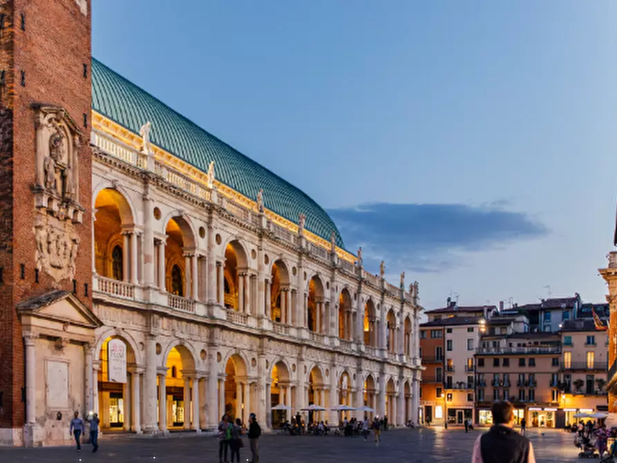 Immagine 33 di Appartamento in affitto  in Via Genova a Vicenza