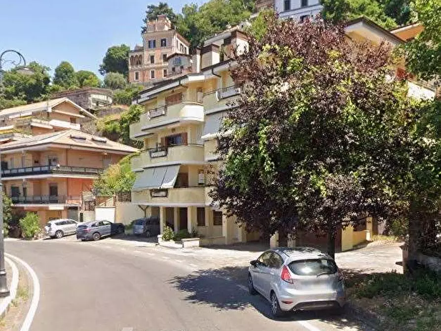 Immagine 7 di Posto auto in vendita  in Via Roma a Rocca Di Papa