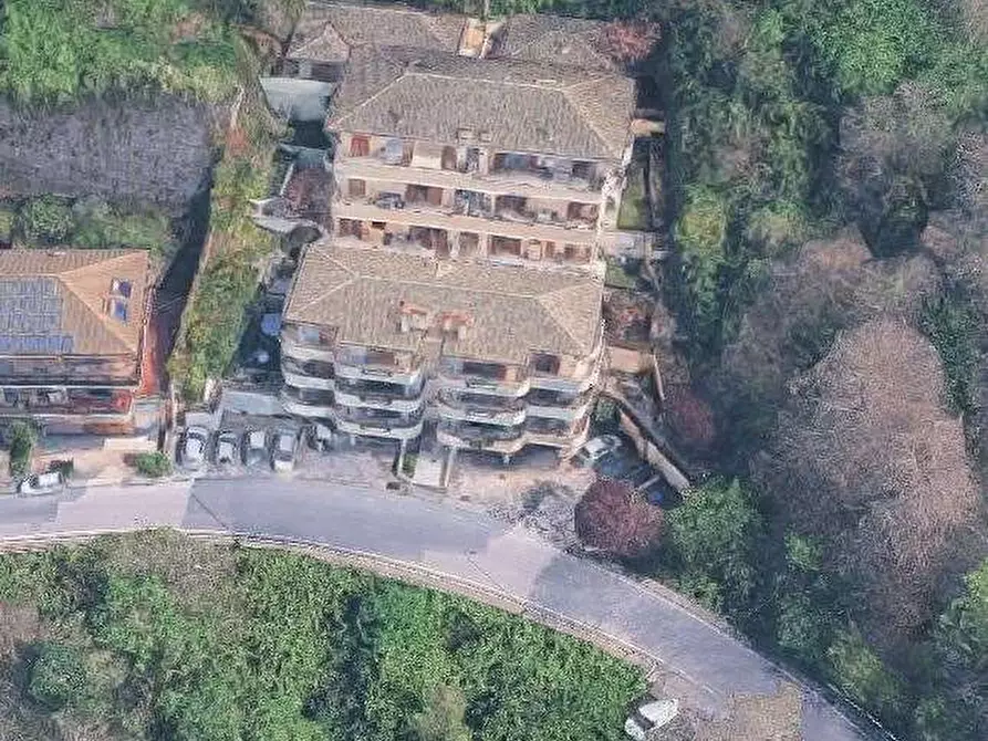 Immagine 10 di Posto auto in vendita  in Via Roma a Rocca Di Papa