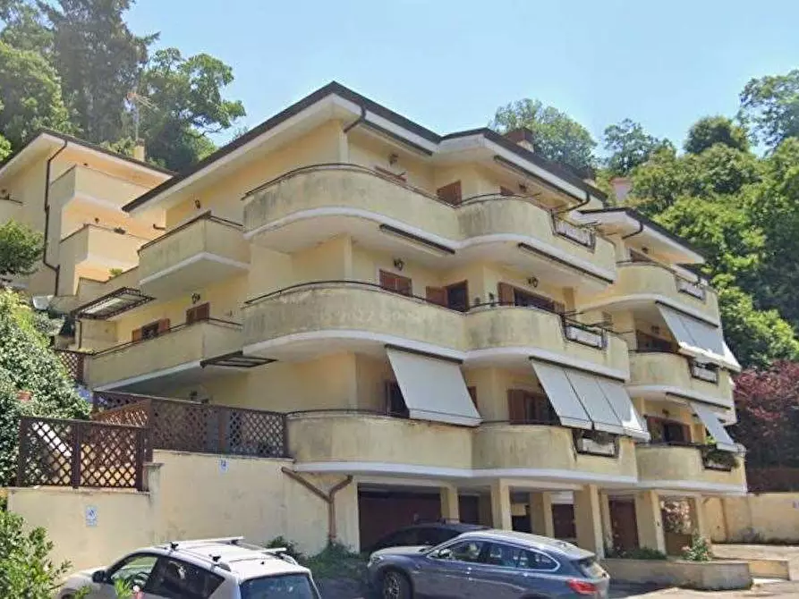 Immagine 2 di Posto auto in vendita  in Via Roma a Rocca Di Papa