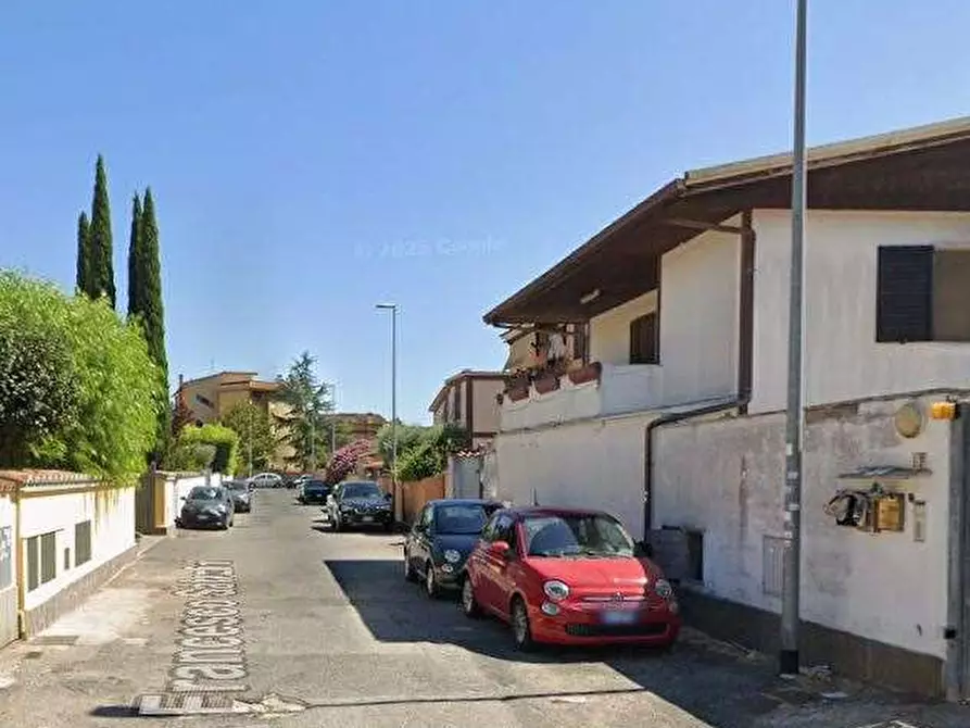 Immagine 6 di Porzione di casa in vendita  in Via Francesco Salvolini a Roma