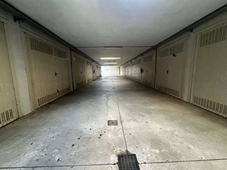 Immagine 10 di Garage in vendita  in Via Penarol de Montevideo a Pinerolo