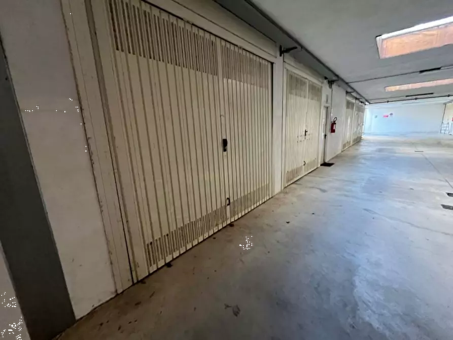 Immagine 4 di Garage in vendita  in Via Penarol de Montevideo a Pinerolo