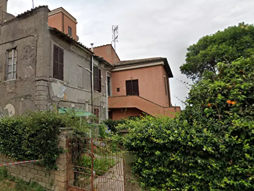 Immagine 4 di Appartamento in vendita  in Via Silvestri a Roma