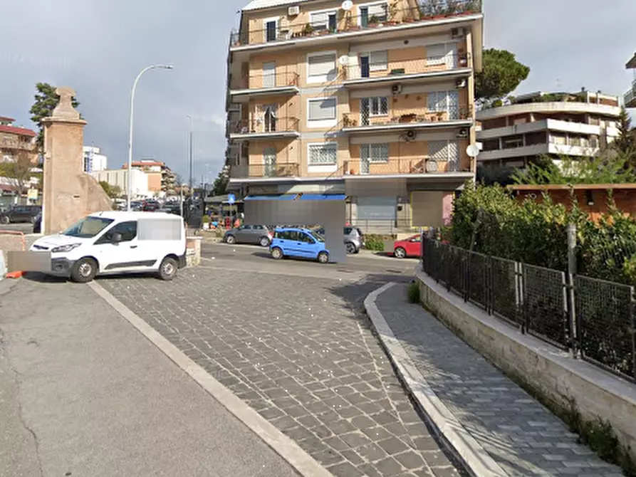 Immagine 14 di Appartamento in vendita  in Via Silvestri a Roma